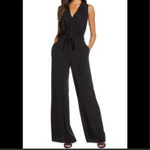 NWOT Gal Meets Glam Black V-neck Jumpsuit